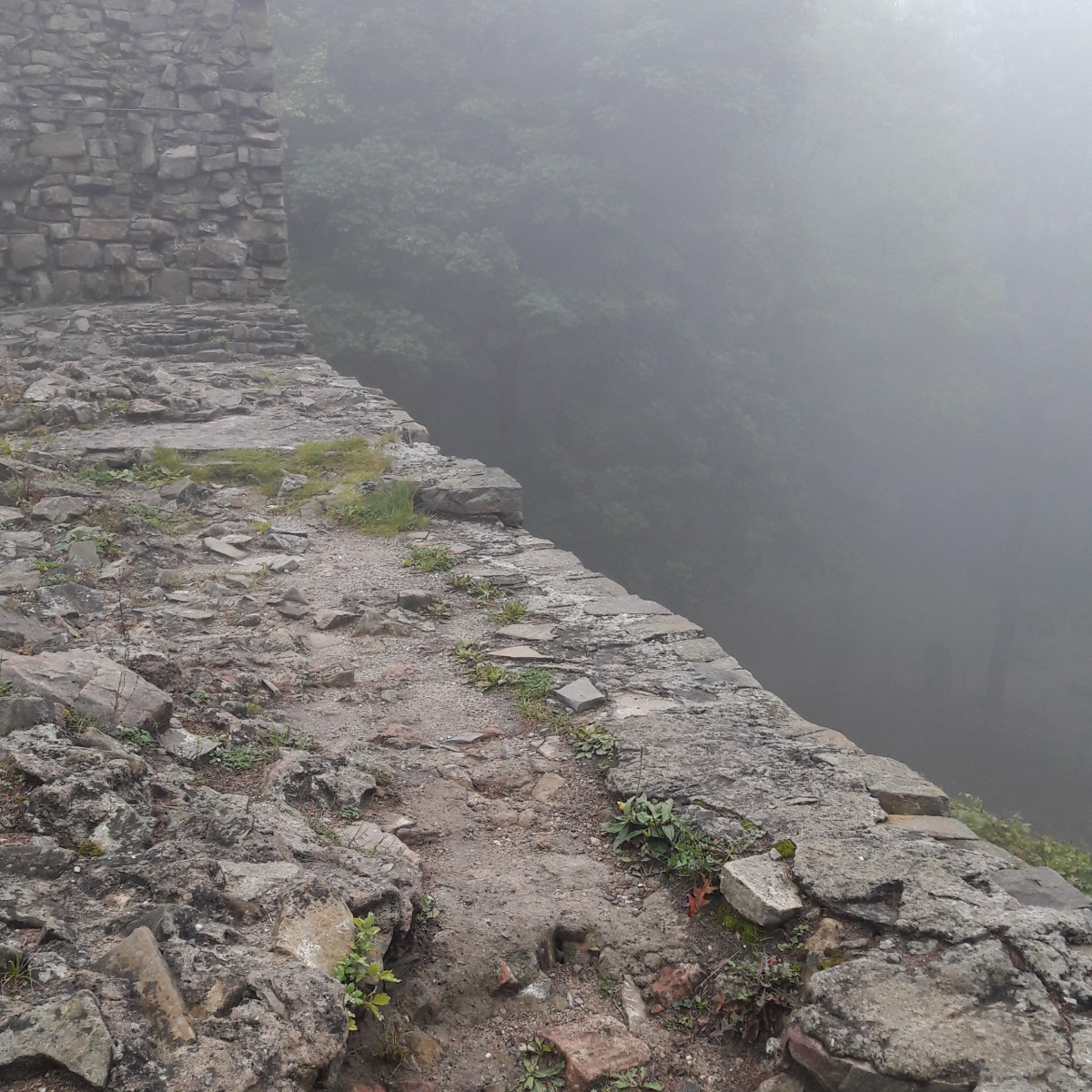 Beskidzkie Legendy. O Diabelskim Kamieniu pod Lanckorońską&nbsp;Górą